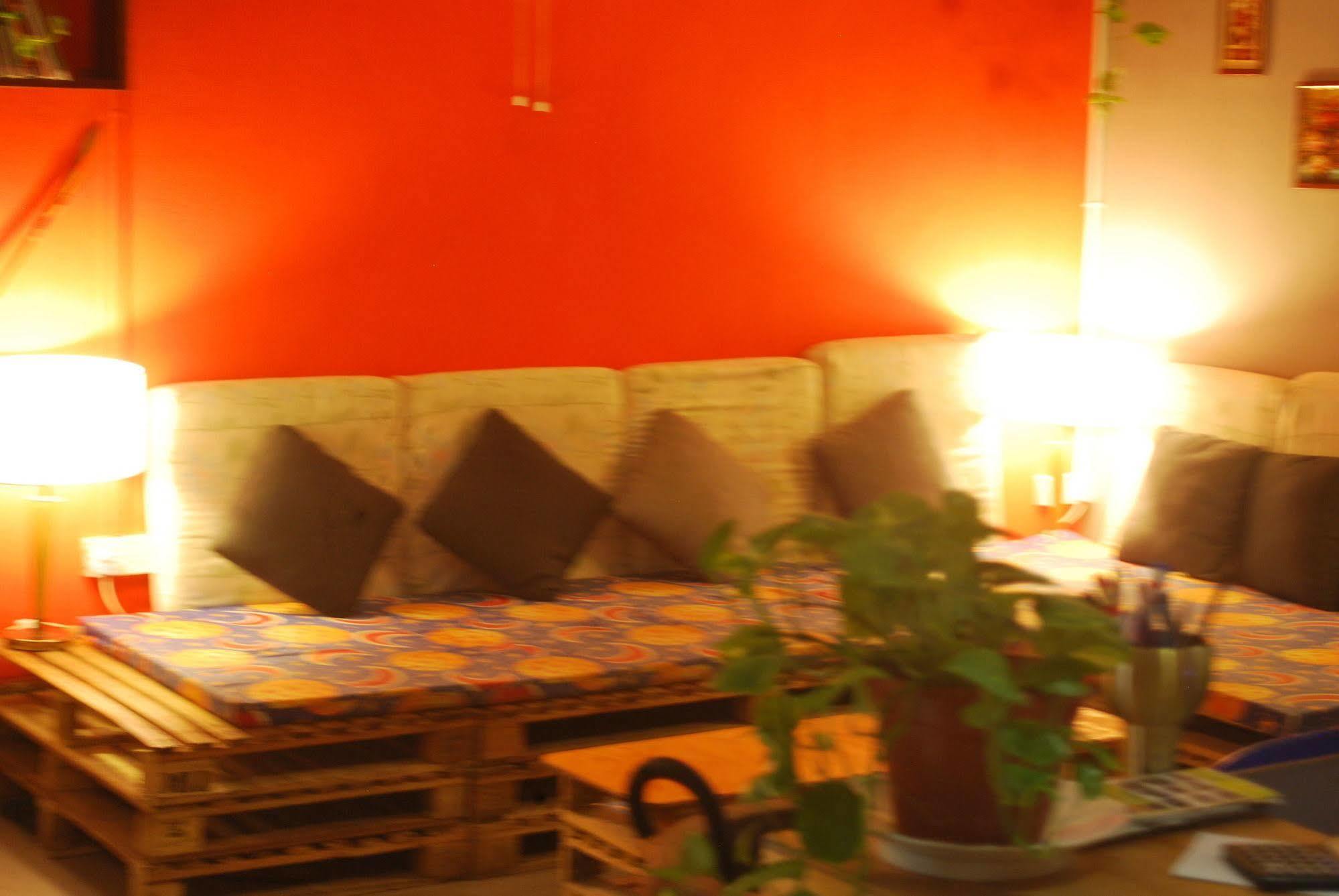 Gibbon Guesthouse Kuching Exterior foto