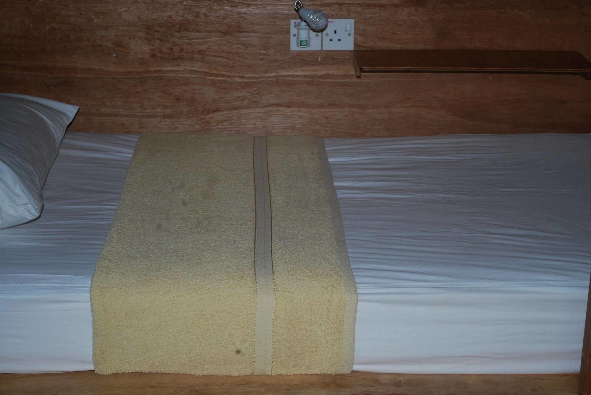 Gibbon Guesthouse Kuching Exterior foto